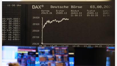 Bild: Andreas Arnold/dpa
Der deutsche Börsen-Leitindex hat erstmals die Marke der 26.000 Punkte geknackt.