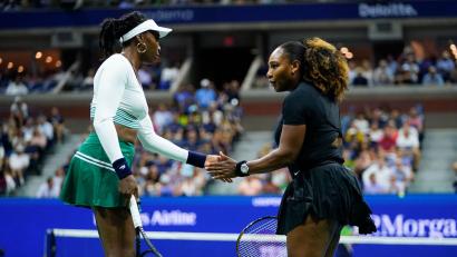 Bild: Frank Franklin II/AP/dpa
Venus (l) und Serena Williams möchten in Cincinnati gemeinsam antreten. (Archivfoto)