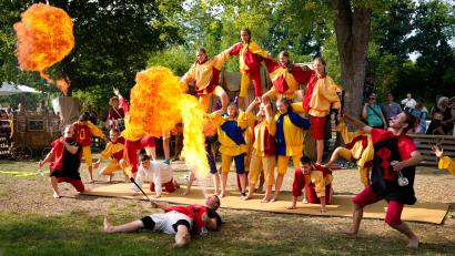 Bild: Winkler Manuel
Feuerspucker und Kinderakrobaten boten beim Mittelaltermarkt in Neunburg vorm Wald eine spektakuläre Show.