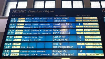 Bild: Arne Meyer/dpa
Die Pünktlichkeit im Fernverkehr der Bahn war im Juli genauso niedrig wie im Juni. (Symbolbild)