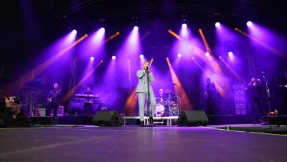 Archivbild: sbö
Weltstar Ronan Keating stand 2025 im Schwarzenfelder Schlosspark auf der Bühne. Auch für das kommende Jahr sind bereits zwei Festival-Auftritte fix.