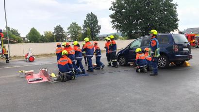 Bild: Eva Seifried
Bei der Übung Technische Hilfeleistung zeigte der Feuerwehrnachwuchs sein Können