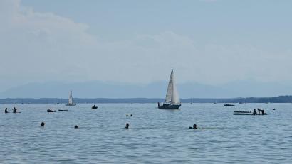Bild: Katrin Requadt/dpa
Der Starnberger See führt derzeit weniger Wasser als üblich. (Archivbild)
