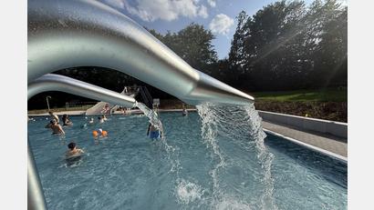 Bild: gri
Die Erfrischung im wiedereröffneten Freudenberger Freibad kommt wie gelegen.