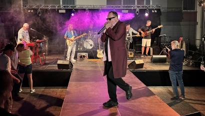 Bild: Martin Gollwitzer
Zum Abschluss des Serenaden-Sommers in Altenstadt feiert die „Stones Tribute Band“ die britische Kult-Rockband.