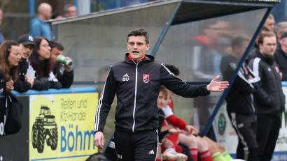 Archivbild: Dieter Jäschke
Trainer Benjamin Urban und der SC Luhe-Wildenau gastieren am Mittwoch beim Aufsteiger SV Türk Gücü Straubing.
