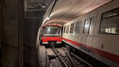 Bild: -/Vag/dpa
Zwei fahrerlose U-Bahnen haben sich in Nürnberg bei einer Rangierfahrt touchiert. (Handoutbild)