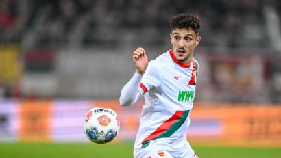 Bild: Harry Langer/dpa
Dimitrios Giannoulis vom FC Augsburg zieht es zurück in seine Heimat Griechenland. (Archivbild)
