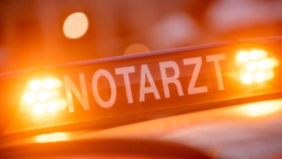 Bild: Lino Mirgeler/dpa
Der schwer verletzte Ehemann wurde noch in ein Krankenhaus gebracht, starb dort aber später. (Symbolbild)