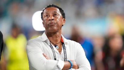Bild: Rebecca Blackwell/AP/dpa
Wechselt als Vereinstrainer nach Marokko: Bubista, der WM-Trainer von Kap Verde. (Archivbild)