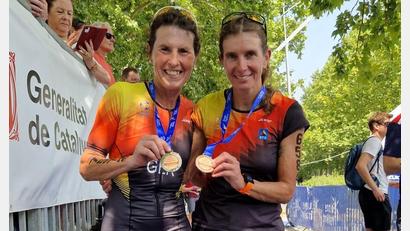 Bild: Familie Keck
Starkes Comeback: Gabi Keck (links) holte die Silbermedaille in ihrer Altersklasse. Mit Vereinskollegin Tamara Zeltner freute sich über Bronze.