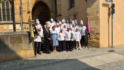 Bild: Michaela Fröhler
Der Club der Köche Amberg feierte sein 50-jähriges Bestehen mit einer Laurentiusmesse und prominenten Gästen.