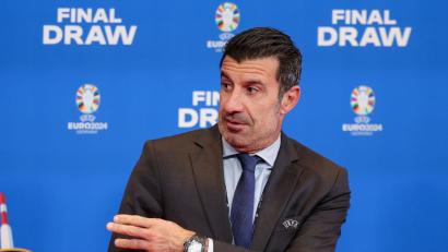Bild: Christian Charisius/dpa
Luis Figo hat von Gianni Infantino die Schnauze voll. (Archivbild)