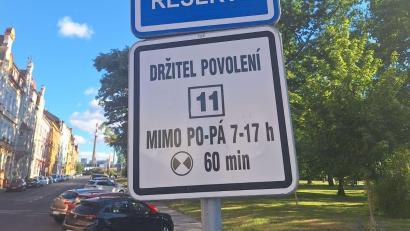Bild: Magdalena Becher
Dieser Parkplatz ist reserviert für Autofahrer mit der Genehmigung Nummer 11. Alle anderen dürfen Montag bis Freitag zwischen 7 und 17 Uhr mit Parkscheibe eine Stunde hier parken.