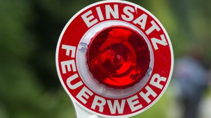Symbolbild: Armin Weigel/dpa
Ein Luftbeobachter hat bei Ehenfeld einen Brand am Waldrand entdeckt. Die Feuerwehr löschte das Feuer schnell.