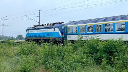 Symbolbild: Andreas Richter/dpa
Die tschechische Bahn gilt als modern, zuverlässig und vergleichsweise günstig. Von grenznahen Bahnhöfen aus sind Prag, Pilsen oder Ostrava bequem erreichbar.