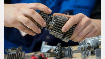 Bild: Sven Hoppe/dpa
In der bayerischen Metall- und Elektroindustrie wird weniger ausgebildet. (Archivbild)