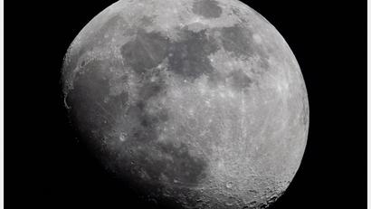 Bild: Boris Roessler/dpa
Ein Teil einer SpaceX-Rakete wird Wissenschaftlern zufolge auf dem Mond einschlagen. (Archivbild)