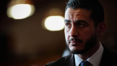 Bild: Julia Demaree Nikhinson/AP/dpa
Setzt sich in der parteiinternen Vorwahl gegen Haley Stevens durch - Abdul El-Sayed. (Archivbild)