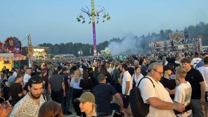 Bild: Gerald Morgenstern
Mehr als 70.000 Besucher kamen am Wochenende zum Festplatz am US-Camp Algier, um das 65. Deutsch-Amerikanische Volksfest zu feiern.
