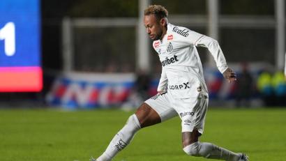 Bild: Rodrigo Abd/AP/dpa
Neymar sorgte nach dem Weiterkommen im Pokal des FC Santos für Aufregung. (Archivbild)