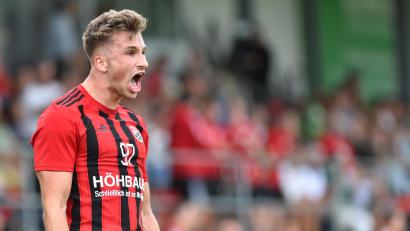 Archivbild: A. Schwarzmeier
Nico Argauer sah nach einem vermeintlichen Tritt gegen einen kreuzenden Gegenspieler die Rote Karte.