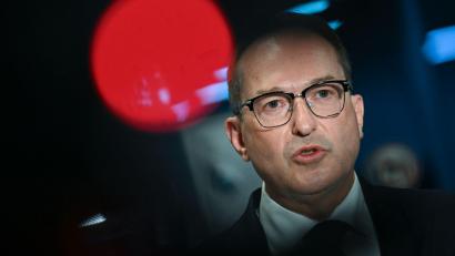 Bild: Hendrik Schmidt/dpa
Bundesinnenminister Alexander Dobrindt nimmt den Vorfall sehr ernst.