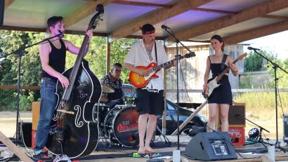 Bild: wrt
Die Outsiders spielen auf: und der Bass ist schon ein Hingucker.