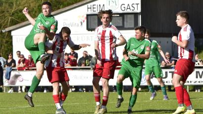 Bild: Hans Mark
Auf den TSV Stulln (grün) wartet im Derby gegen Tabellenführer DJK Dürnsricht-Wolfring (rot-weiß) eine anspruchsvolle Aufgabe.