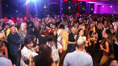 Archivbild: Stephan Landgraf
Ob in der OTH-Mensa, der Max-Reger-Halle oder im Schätzlerbad – bei den „Just Friends“-Partys ist immer etwas los.