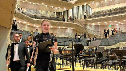 Bild: Anna Haberkorn
Ein ganz besonderes Erlebnis für Nachwuchsmusikerin Anna Haberkorn (vorne): Das Konzert mit der Norddeutschen Orchesterakademie in der Elbphilharmonie in Hamburg.