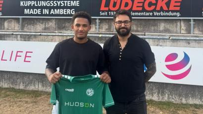 Bild: Verein/DJK Gebenbach
Gebenbachs Sportlicher Leiter Erdal Izmire (rechts) freut sich über die Verpflichtung von Remmy Kruse.