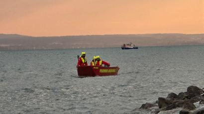 Bild: Wasserwacht Nonnenhorn/dpa
Eine 65-Jährige ist nach einem Sturz vom Boot im Bodensee ertrunken.