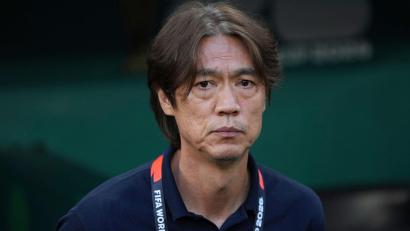 Bild: Moises Castillo/AP/dpa
Südkoreas Ex-Trainer Hong Myung-bo wurde von der Öffentlichkeit für das frühzeitige Ausscheiden der südkoreanischen Nationalmannschaft bei der WM in Amerika verantwortlich gemacht.