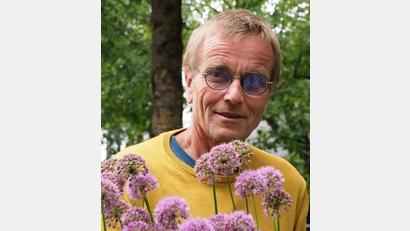 Archivbild: Katrin Kaltofen
Der Berglauch blüht auch bei Hitze und Trockenheit: Naturgarten-Experte Reinhard Witt setzt im Klimawandel auf heimische Pflanzen.