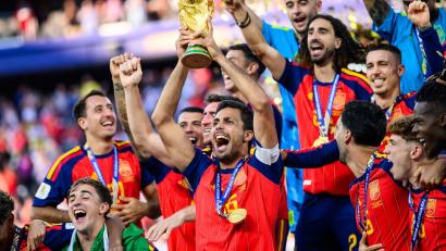 Bild: Tom Weller/dpa
Der spanische Weltmeister-Kapitän Rodri steht Medienberichten zufolge vor einem Wechsel zum FC Barcelona. (Archivbild)