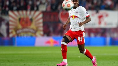 Bild: Jan Woitas/dpa
Yan Diomande gab nur eine kurze Stippvisite im Trainingslager von RB Leipzig. (Archivbild)