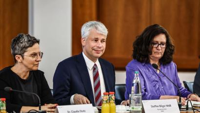 Bild: Oliver Berg/dpa
Extremes Niedrigwasser: Wie ist die Lage und was ist zu tun? Darüber hat in Bonn der neue Bundesverkehrsminister Bilger bei einem „Spitzentreffen“ mit Wirtschaftsvertretern, Verbänden und Behörden gesprochen.