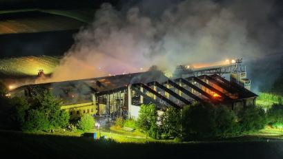 Bild: Jason Tschepljakow/dpa
Der Schweinestall ist komplett abgebrannt.