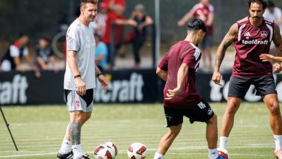 Bild: Daniel Karmann/dpa
Miroslav Klose (l) geht beim 1. FC Nürnberg in seine dritte Saison als Trainer. (Archivbild)