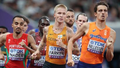 Bild: Oliver Weiken/dpa
Robert Farken (M) rechnet sich über 1.500 Meter bei der EM etwas aus. (Archivbild)