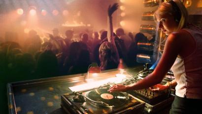 Bild: Marc Reimann/ZDF/dpa
Die Mini-Serie „München Beats“ dreht sich um Münchner Techno-Geschichte.