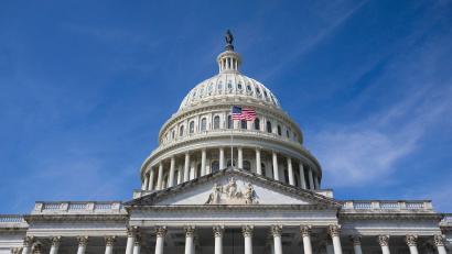 Bild: Tom Brenner/AP/dpa
Der US-Senat hat mit deutlicher Mehrheit für ein Gesetz zu Russland-Sanktionen gestimmt. (Archivbild)