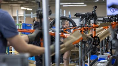 Archivbild: Ghost
Ein Bild aus der Vergangenheit: Bis 2024 wurden die Ghost-Bikes in Waldsassen produziert. Seitdem hat sich dort viel verändert.