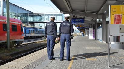 Symbolbild: Bahnpolizei
Eine Auseinandersetzung am Regensburger Hauptbahnhof eskalierte am Freitagmorgen.