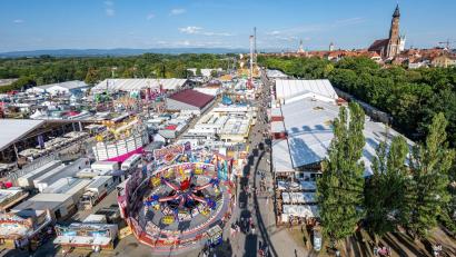 Bild: Armin Weigel/dpa
Mit dem Gäubodenfest in Straubing ist eines der beliebtesten und größten Volksfeste Bayerns gestartet.