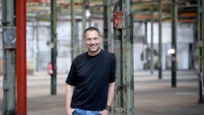 Bild: Britta Pedersen/dpa
Sebastian Fitzek feiert sein 20-jähriges Autorenjubiläum.