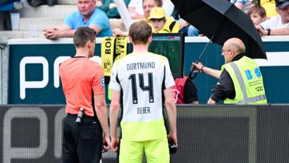 Bild: Uwe Anspach/dpa
Entscheidungen nach Videobeweis sollen in der neuen Saison möglichst schnell getroffen werden. (Archivbild)
