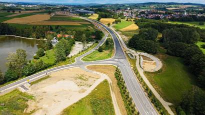 Bild: Wolfgang Erhart
Die neue Ortsumgehung Waldershof ist für den Verkehr freigegeben.