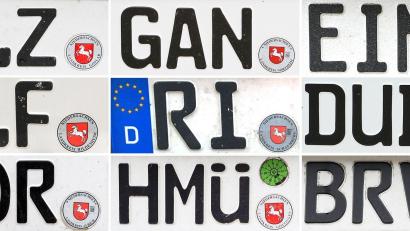 Bild: -/dpa
Ein Stück Heimat am Auto: Neue alte Kennzeichen aus Niedersachsen. (Foto:Archiv)